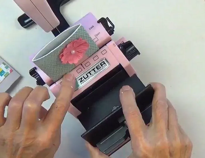 diy brag book tutorial: mini book scrapbooking ideas